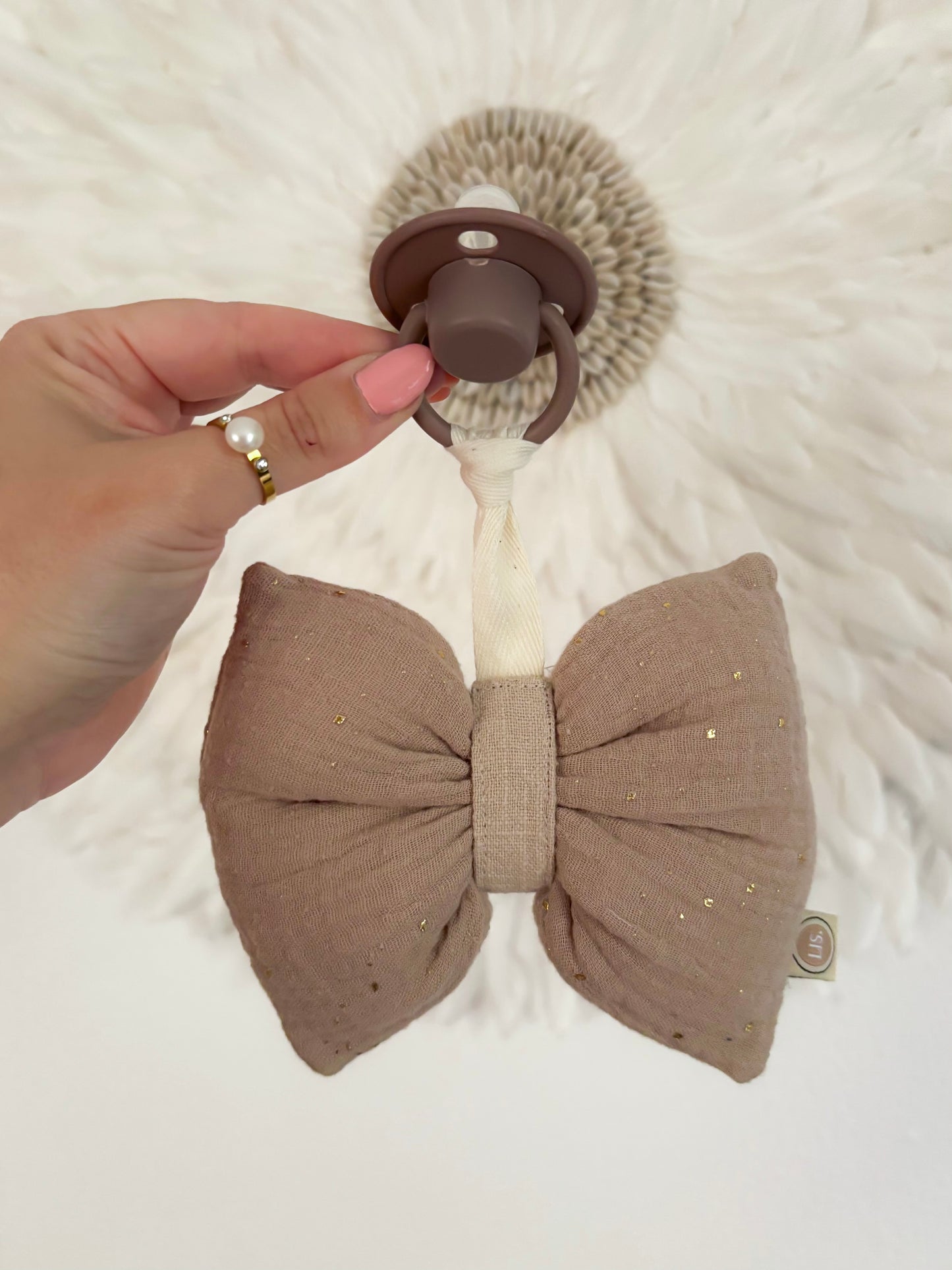 Schnuller-Stoffschleife mit Glitzer – Taupe